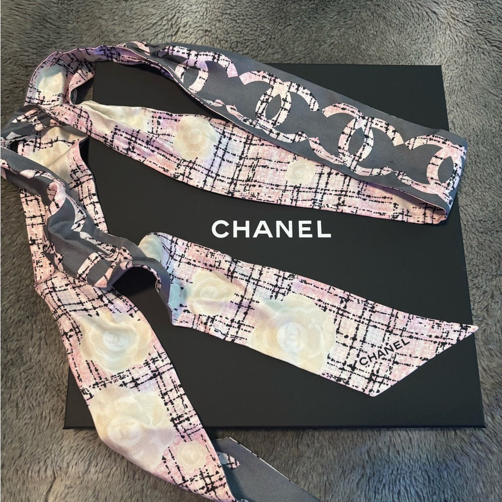 Chanel Elegant Pink and Gray Scarf